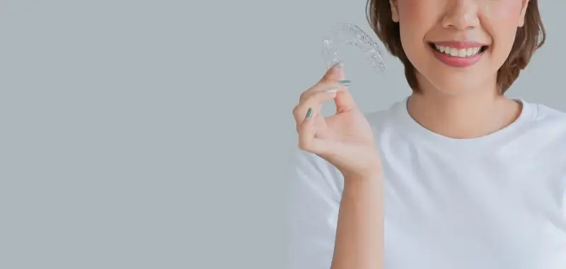 Invisalign czy zwykły aparat?